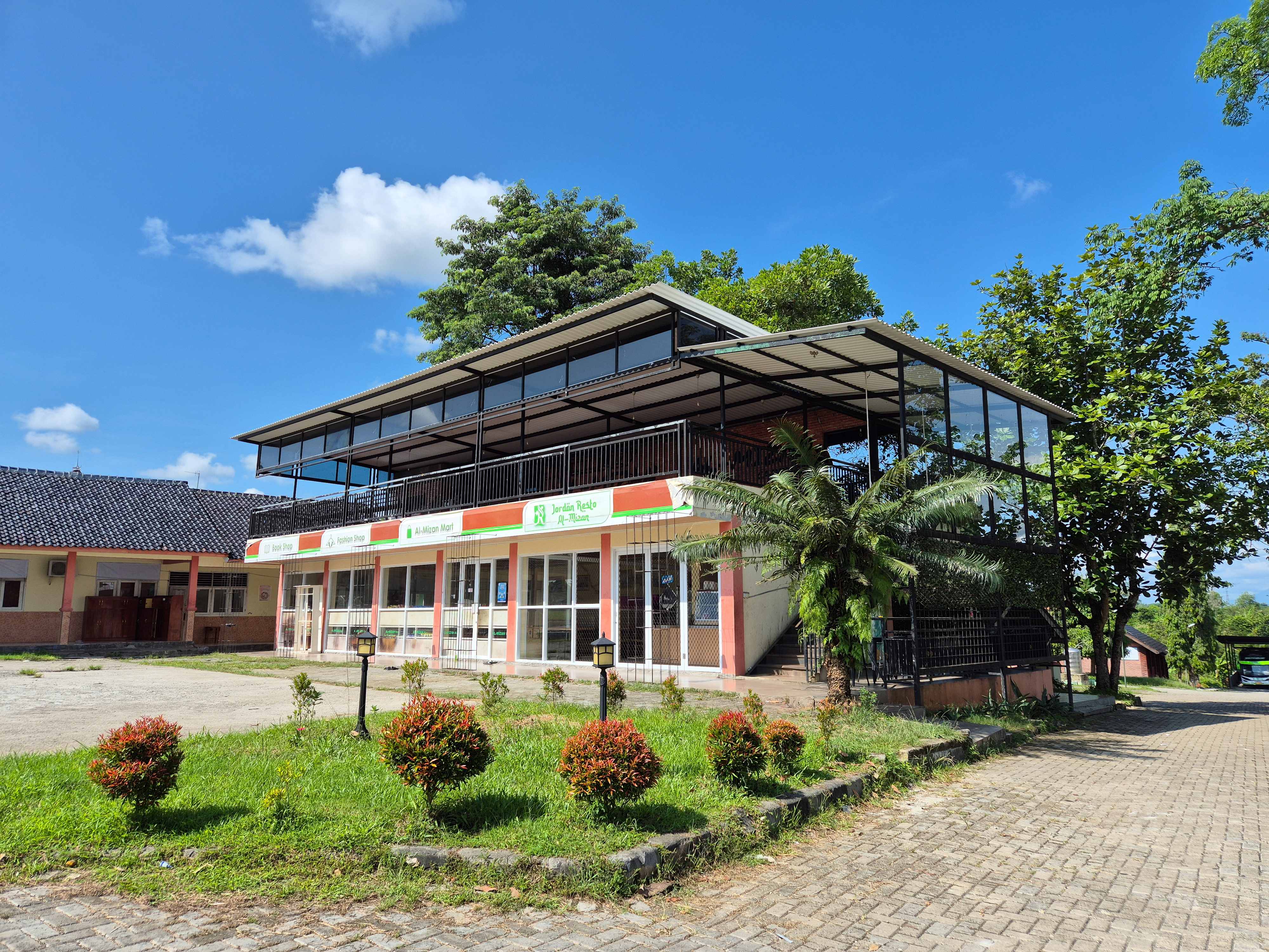 Al-Mizan Mart, Cafe, & Jordan Resto (Al-Mizan 1 Rangkasbitung)